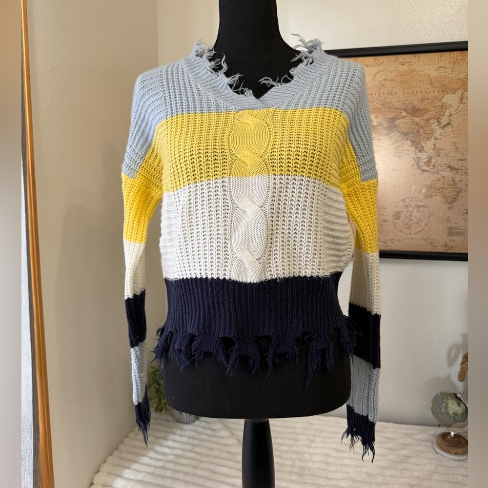 Full Circle Trends color block distressed cropped knit sweater size medium